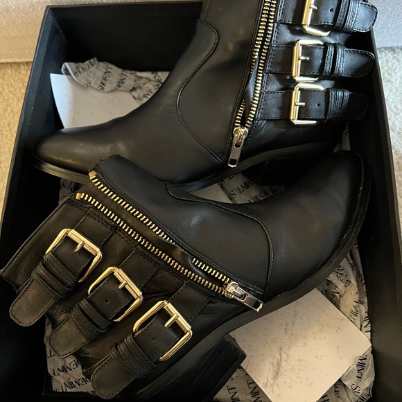Shoemint ‘Sienna’ Boot. Black leather, gold hardware. Size 7. Like new! - Picture 5 of 6